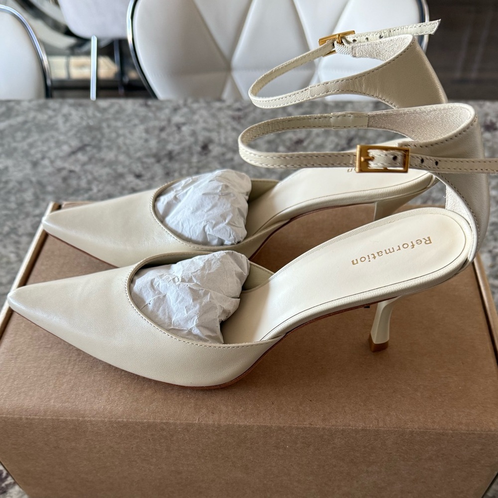 Reformation Nessa Heeled Pump in Almond Leather, Size 7.5 - Picture 6 of 12